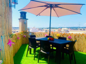 Elegant 2 Bedroom, big terrace 200m from beach